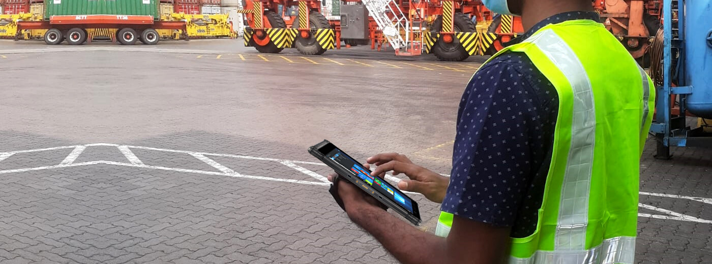 供应链安全警报：如何选择一家“双源双地”布局的工业平板供应商？