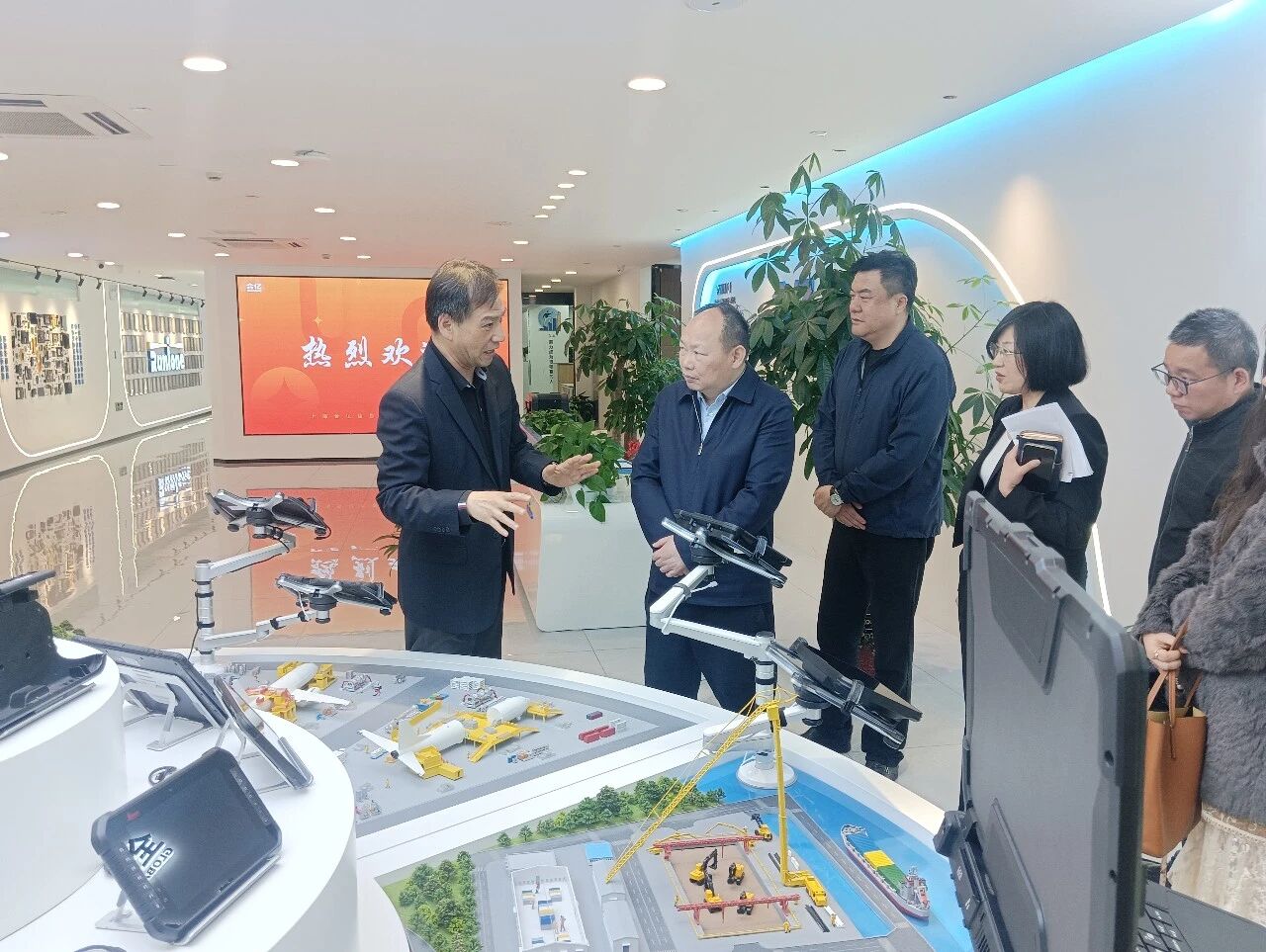 聚焦企业发展需求，上海市经济运行调度小组到访合亿科技开展调研